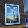 Informatieborden: Wandvitrine 57 De weerbestendige publicatieborden met slot en wandmontage van SKWshop zijn perfect voor parken, schoolpleinen en openbare locaties waar veiligheid belangrijk is